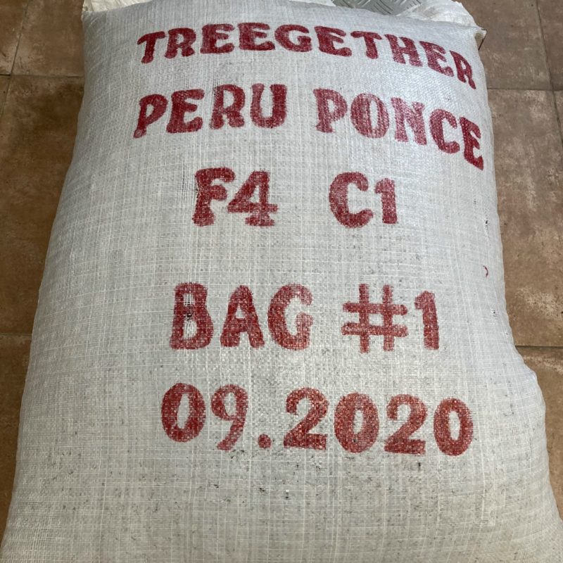 Le tout premier sac de cacao reçu en Suisse. Du cacao d'Edelmira, Pérou